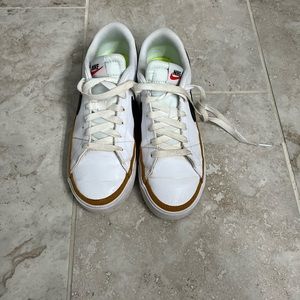 Women’s Nike Court Legacy